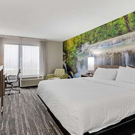 Готель Clarion Pointe Near Erie Casino Екстер'єр фото