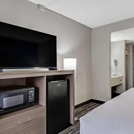 Готель Clarion Pointe Near Erie Casino Екстер'єр фото