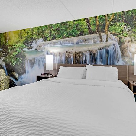 Готель Clarion Pointe Near Erie Casino Екстер'єр фото