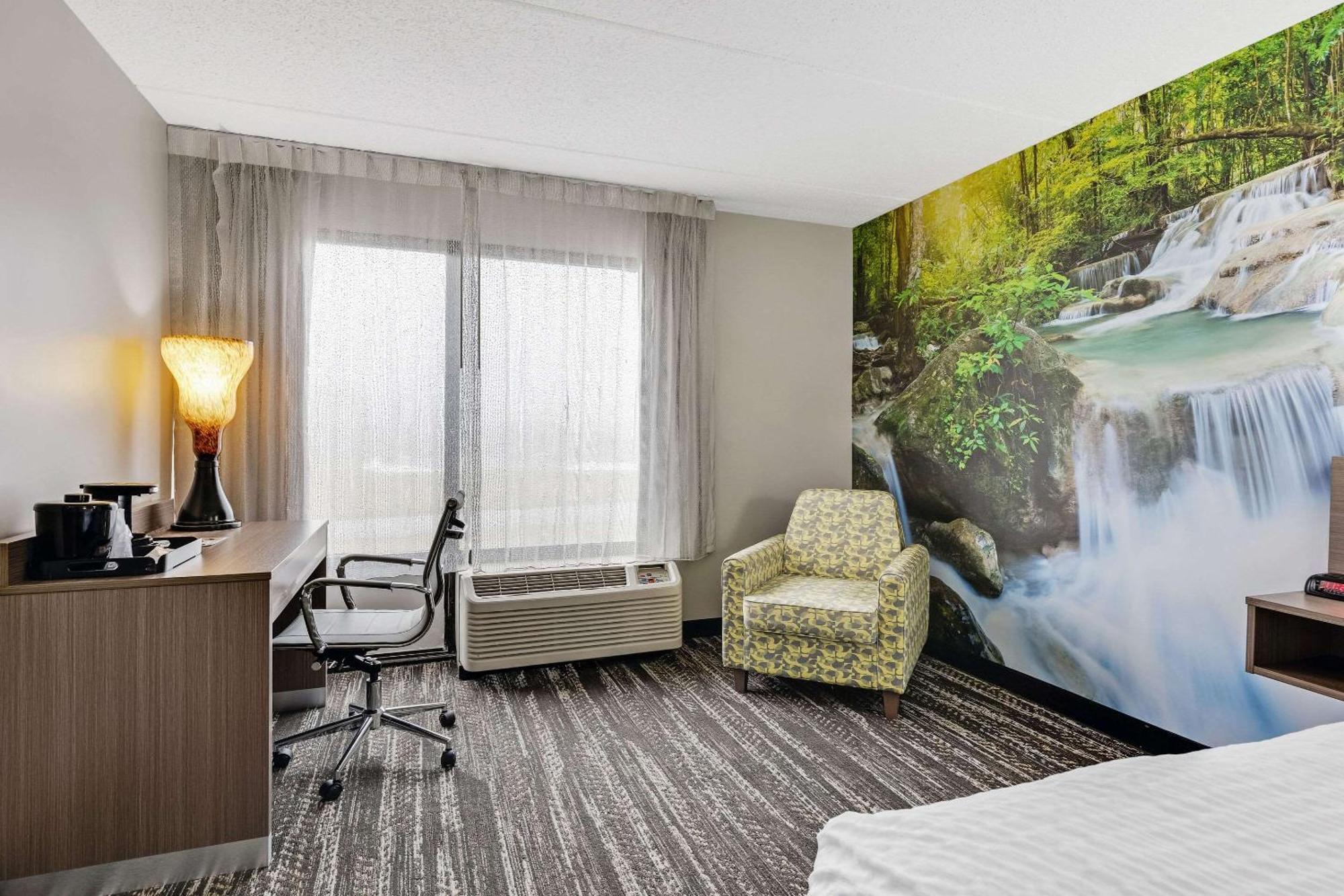 Готель Clarion Pointe Near Erie Casino Екстер'єр фото