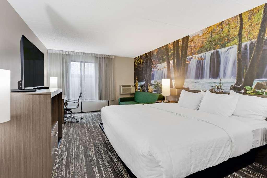 Готель Clarion Pointe Near Erie Casino Номер фото