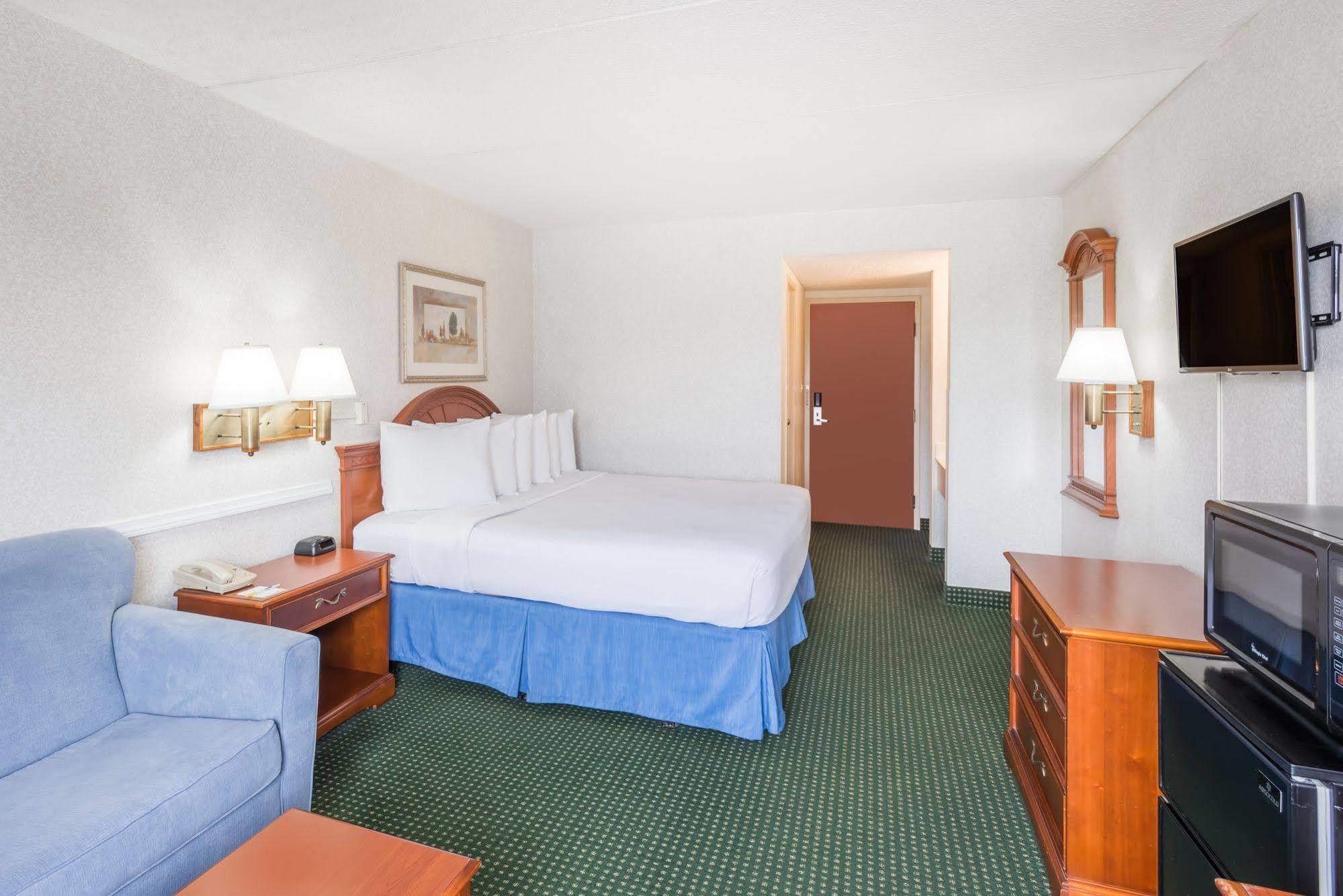 Готель Clarion Pointe Near Erie Casino Екстер'єр фото