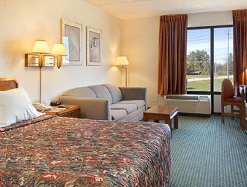 Готель Clarion Pointe Near Erie Casino Екстер'єр фото